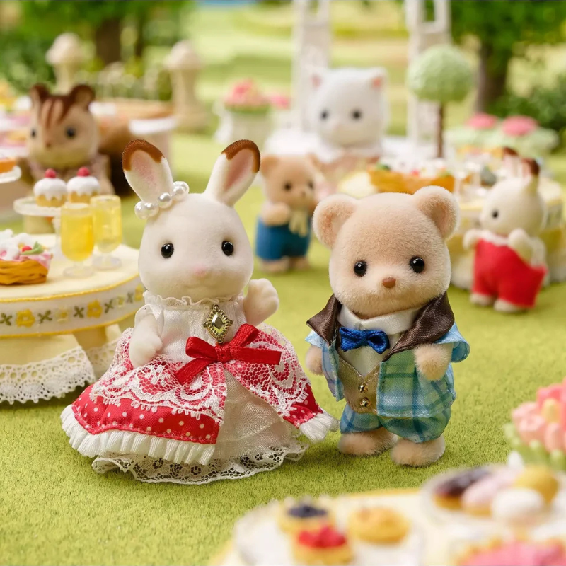 SYLVANIAN FAMILIES Freya & Theo Anniversary Friends Set