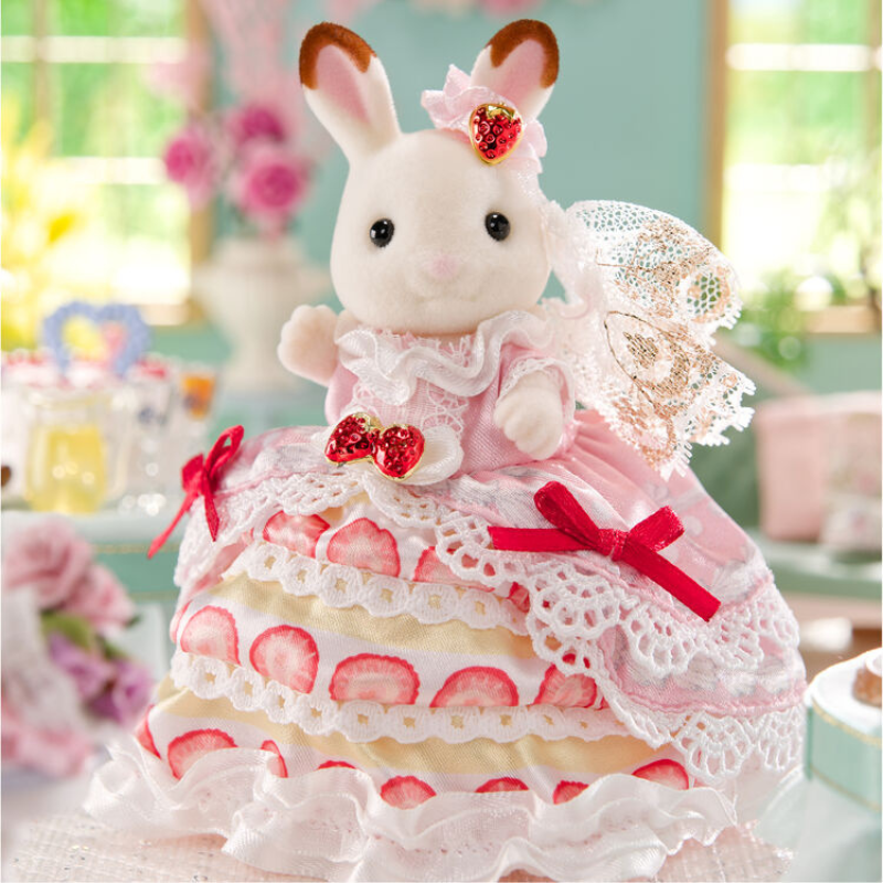 SYLVANIAN FAMILIES Freya's Birthday Celebration Strawberry Cake Dress