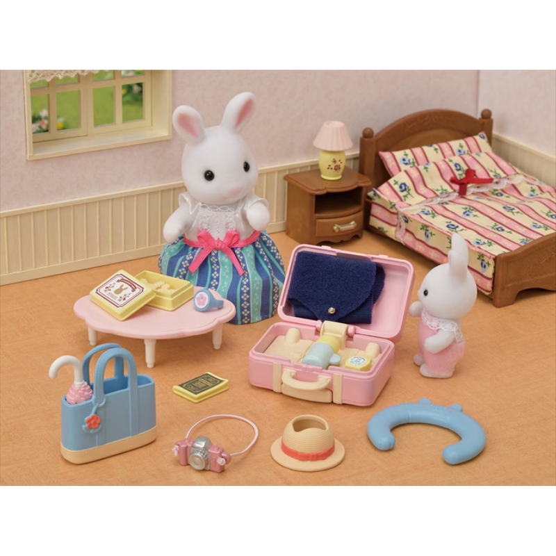 SYLVANIAN FAMILIES Snow Rabbit Mother Weekend Travel Set