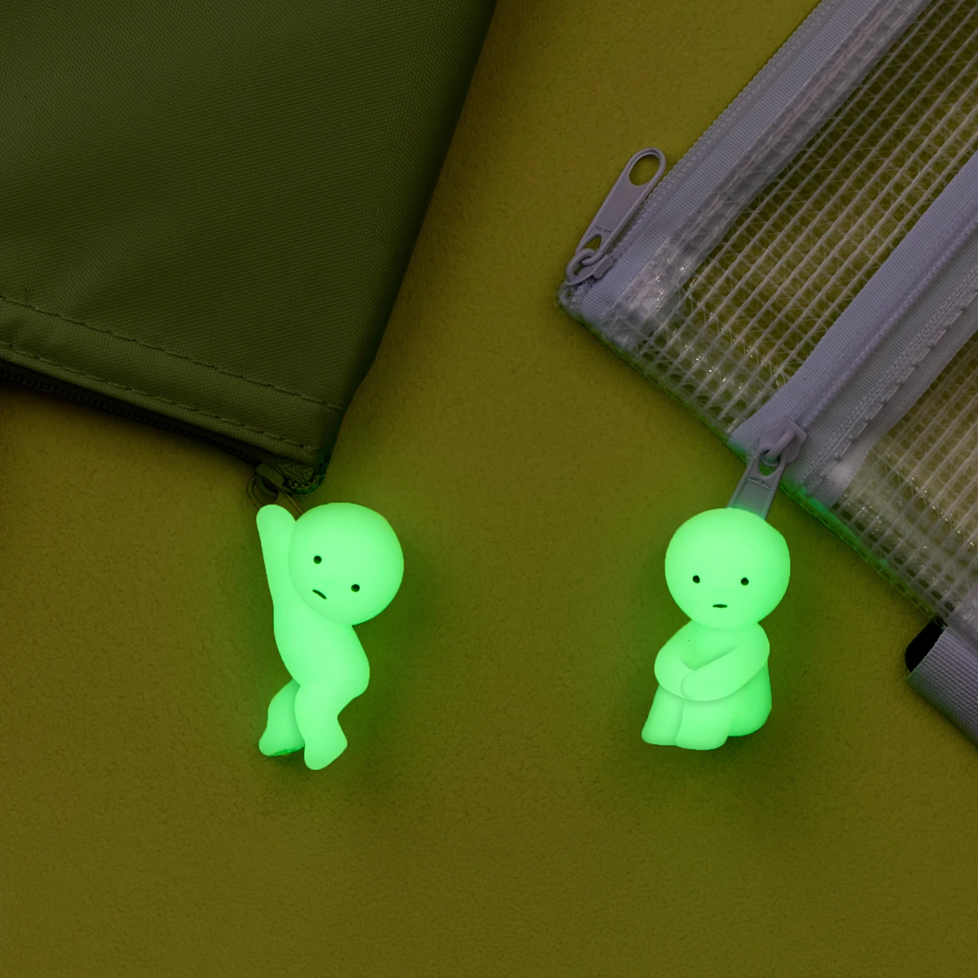 Smiski – Zipperbite (Hanging On)-My Store-YORE STORE