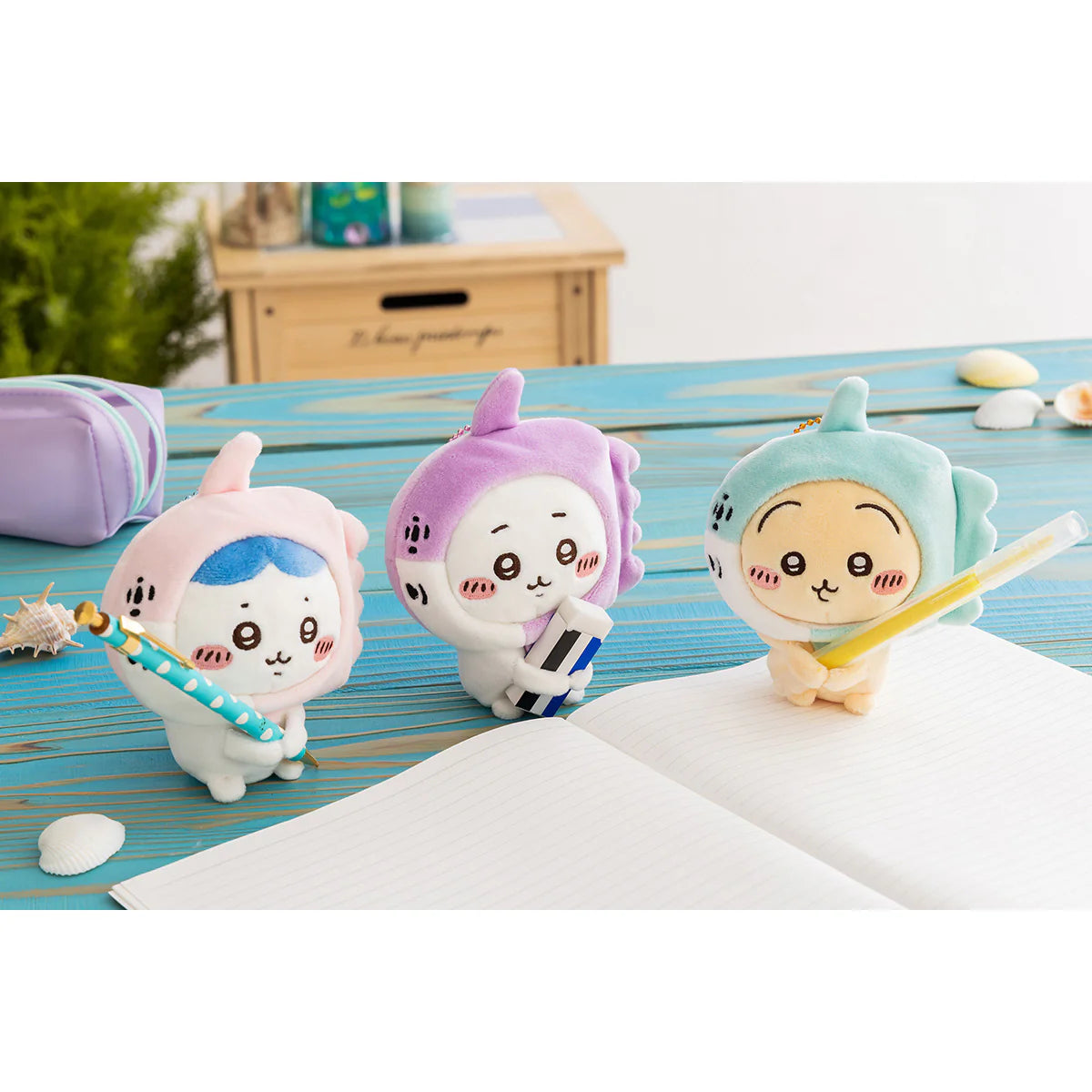 chiikawa-chiikawa-aquarium-sunfish-mascot-holder-keychain