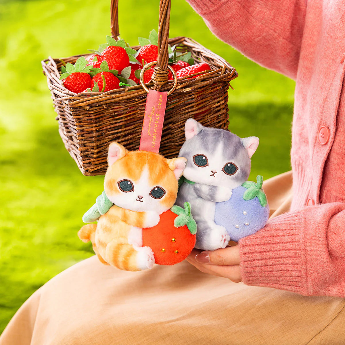 mofusand-merci-strawberry-mascot-holder-keychain-strawberry-grey-white-cat-