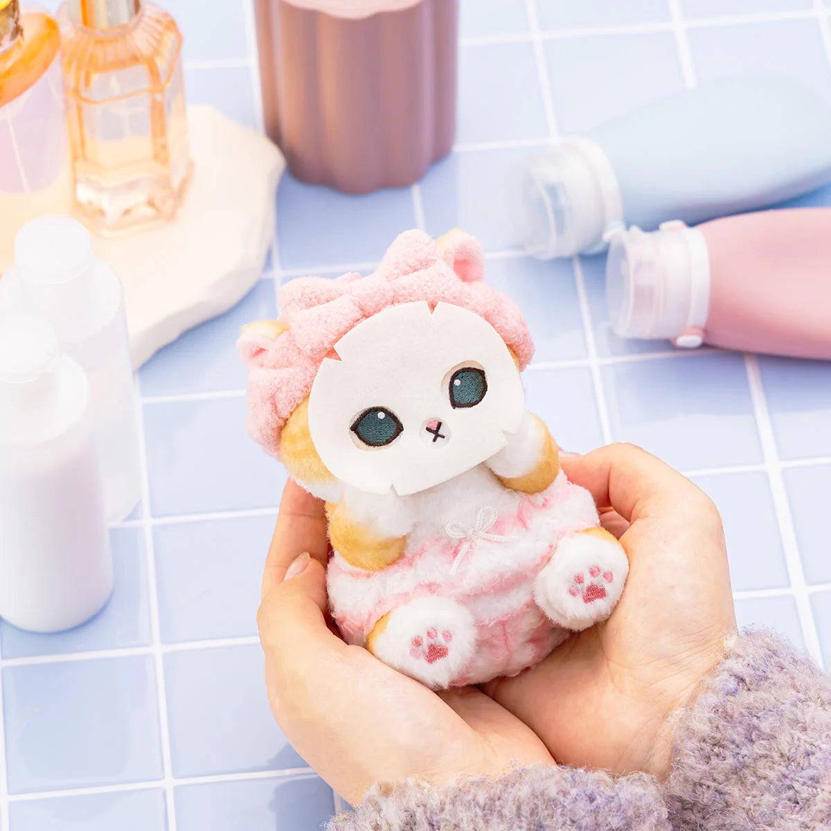 mofusand-relaxing-at-home-mascot-holder-keychain-face-mask-meow-
