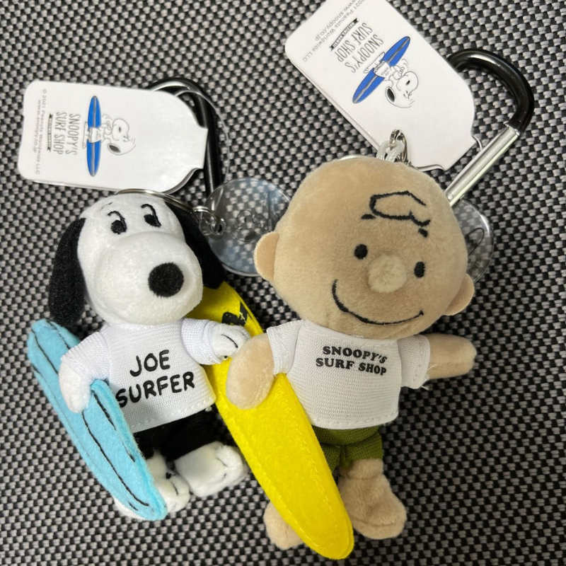 peanuts-hawaii-surf-shop-charlie-brown-white-tee-mascot-holder-keychain