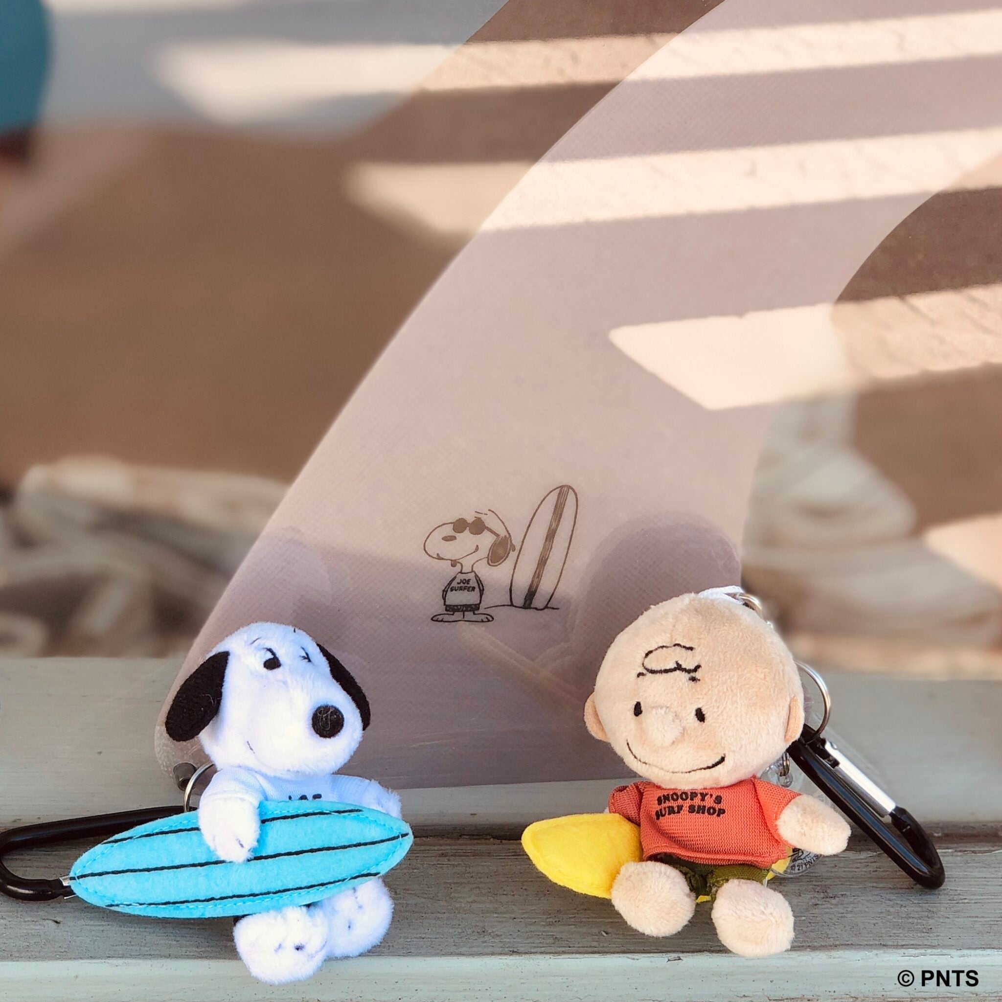 peanuts-hawaii-surf-shop-snoopy-surfboard-mascot-holder-keychain
