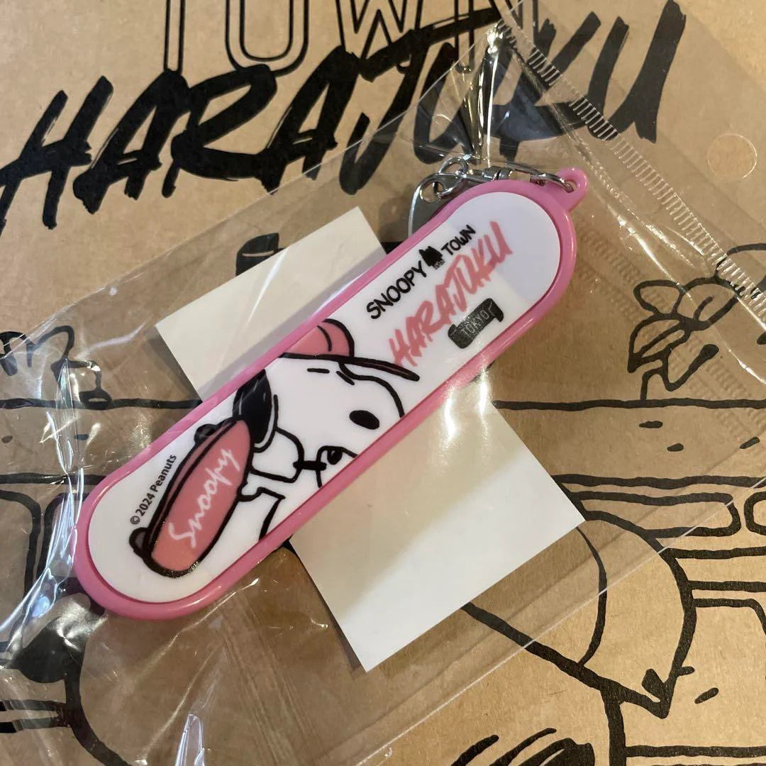 peanuts-snoopy-harajuku-exclusive-skateboard-keychain