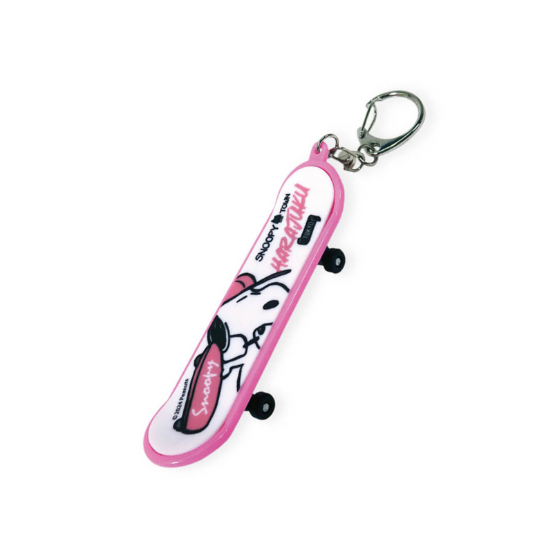 peanuts-snoopy-harajuku-exclusive-skateboard-keychain