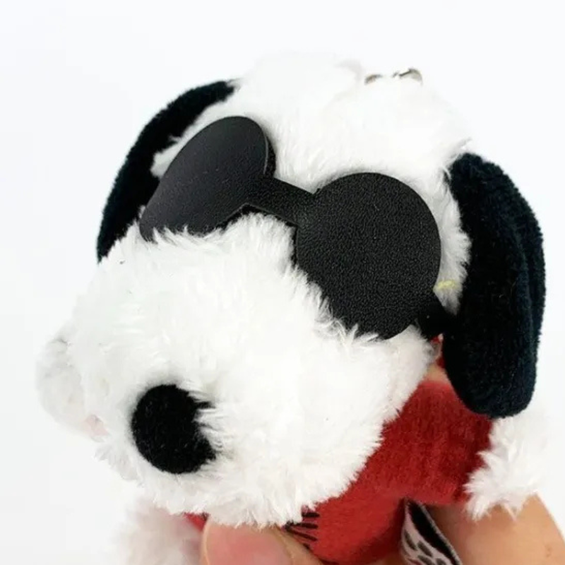 peanuts-snoopy-joe-cool-red-mascot-holder-keychain