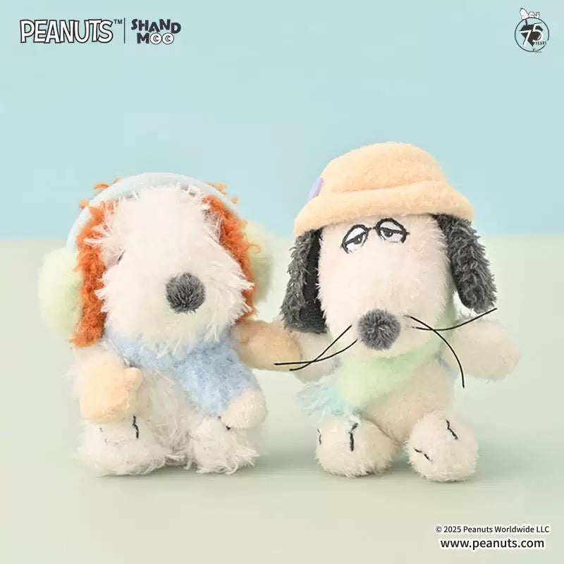 peanuts-x-shandmoo-snoopy-hug-series-mascot-holder-keychain
