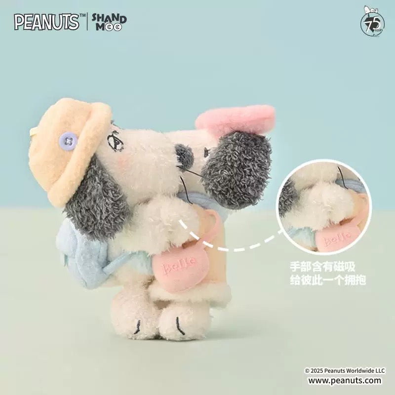 peanuts-x-shandmoo-snoopy-hug-series-mascot-holder-keychain