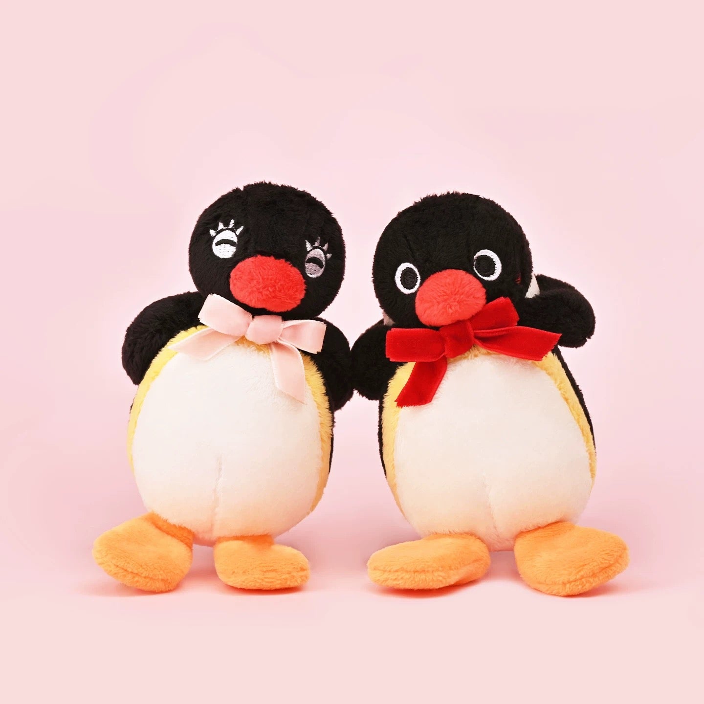 pingu-x-shandmoo-pingu-couple-magnetic-mascot-holder-keychain-set