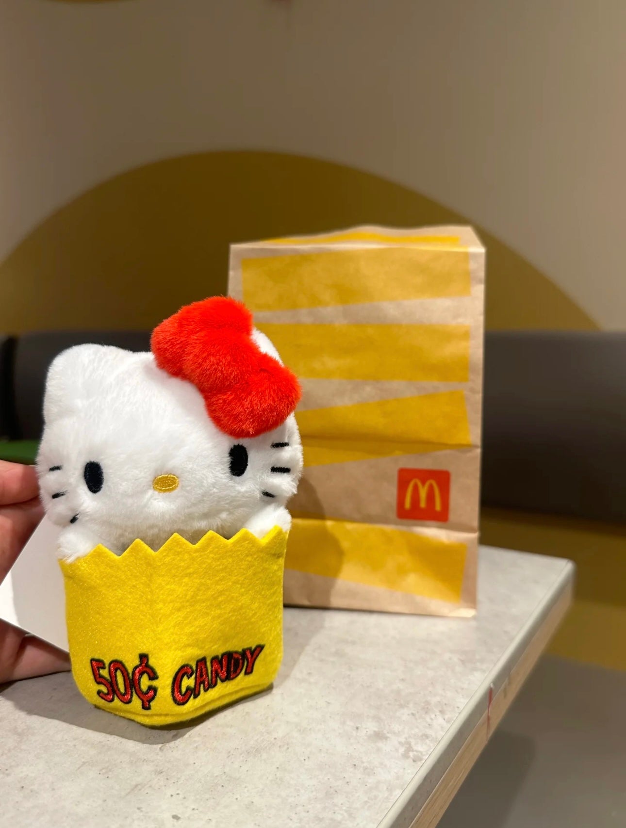 sanrio-hello-kitty-50th-anniversary-museum-exhibition-limited-candy-popcorn-mascot-holder-keychain