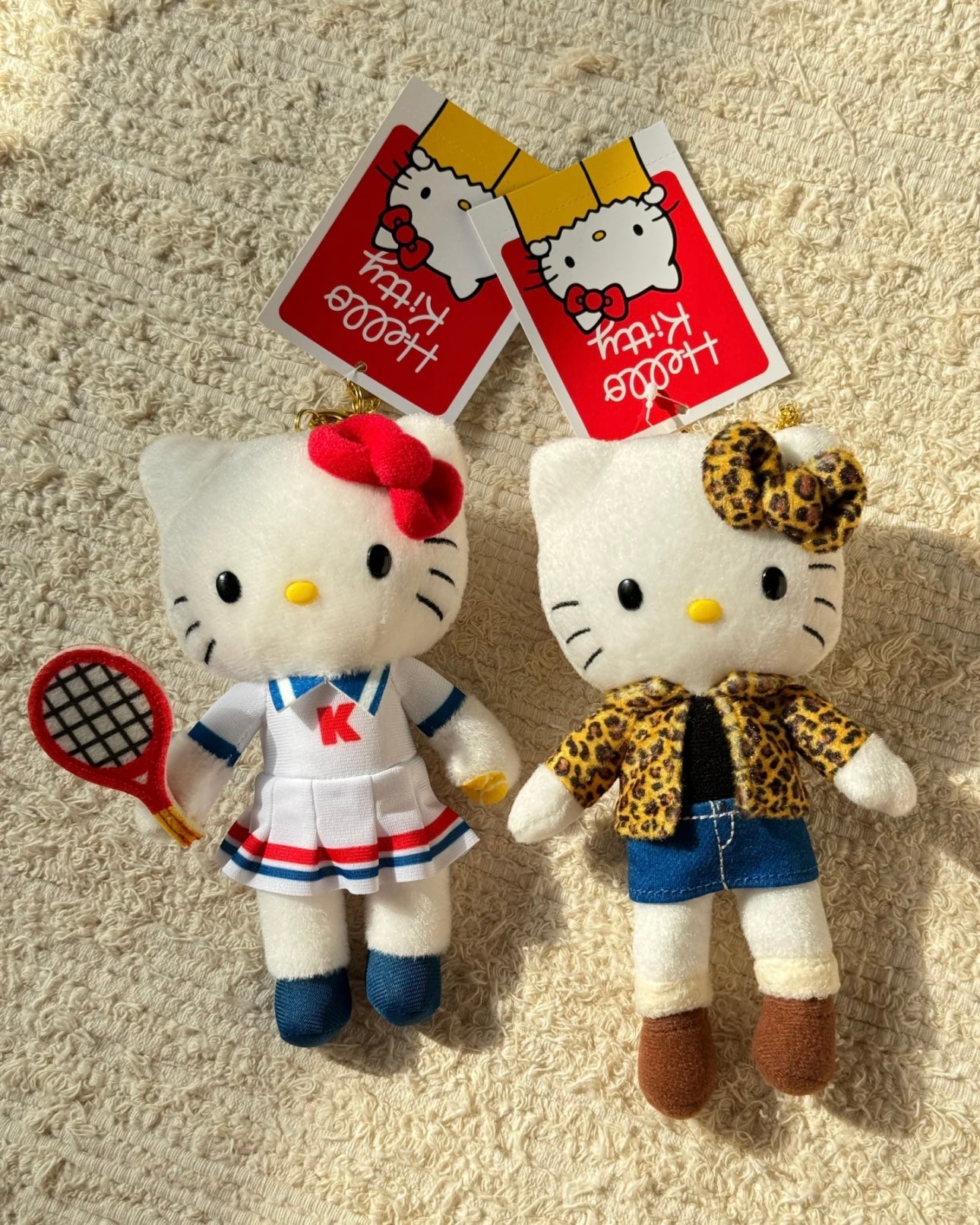 sanrio-hello-kitty-50th-anniversary-museum-exhibition-limited-leopard-long-leg-mascot-holder-keychain