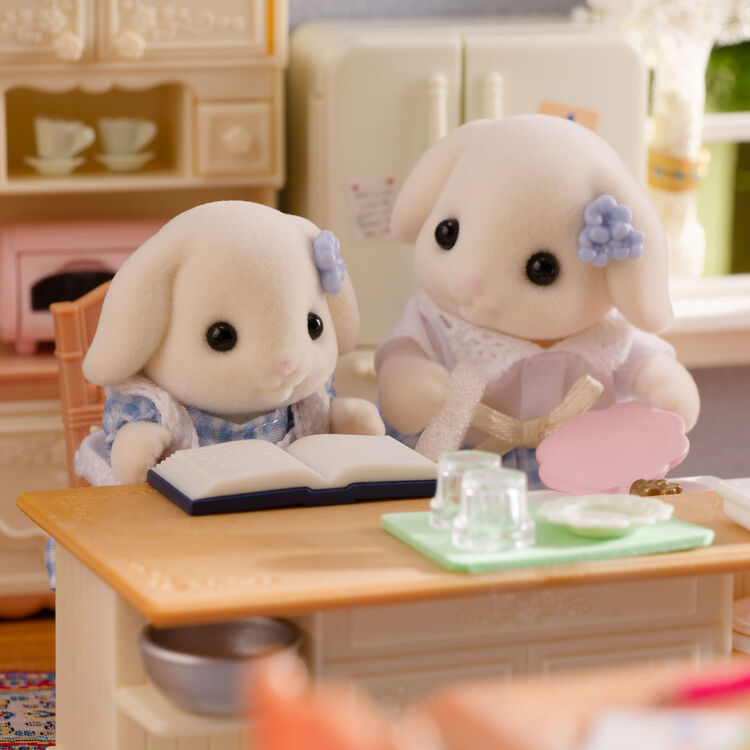 sylvanian-families-flora-rabbit-girl